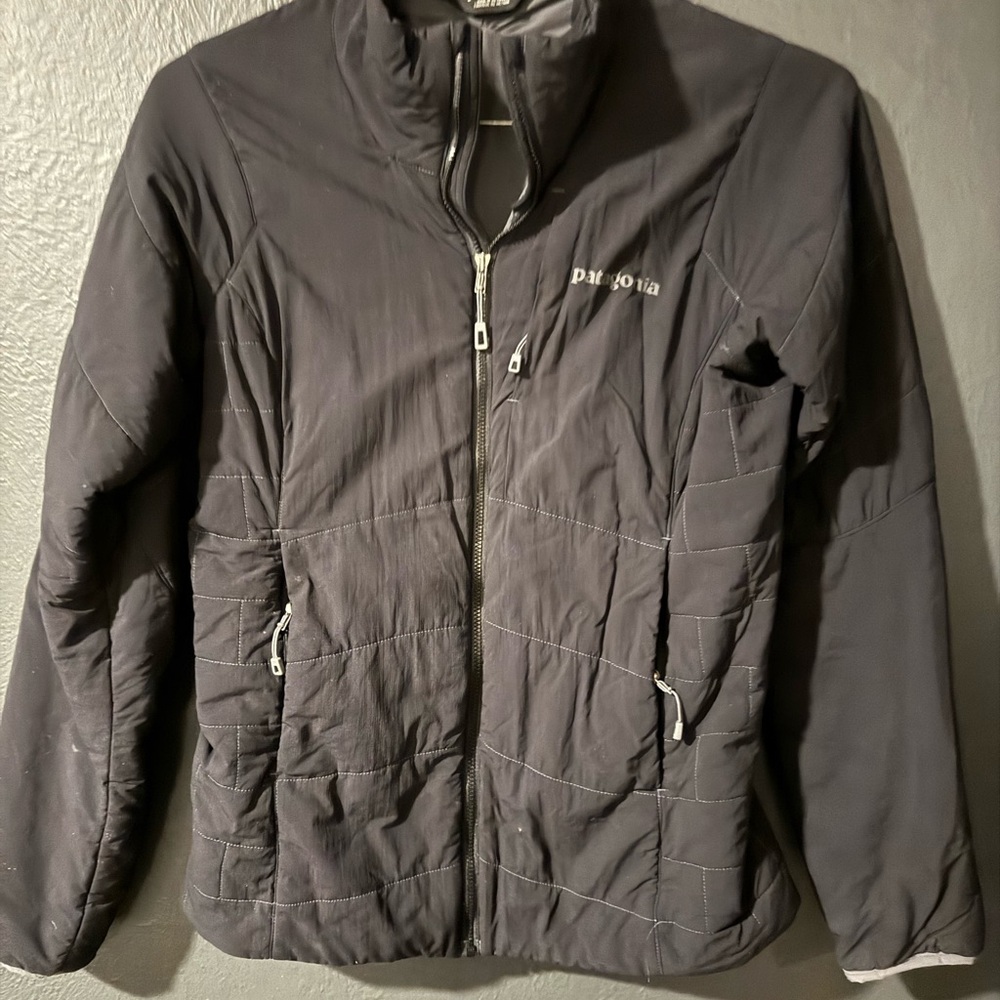 Patagonia lightweight women’s jacket layer, size small in black